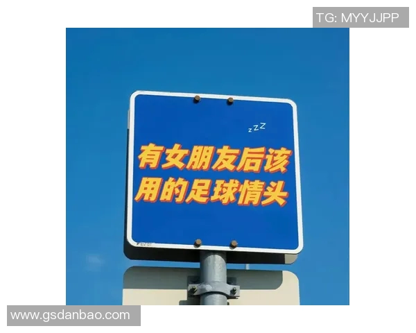 甜蜜情侣头像搭配可爱足球明星形象展现青春活力与爱情的完美结合 甜蜜情侣头像搭配可爱足球明星形象展现青春活力与爱情的完美结合