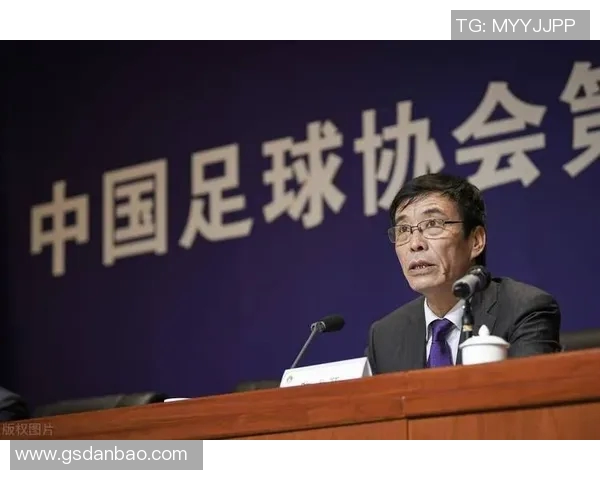 华人后裔足球明星的崛起与成就背后的故事与影响 华人后裔足球明星的崛起与成就背后的故事与影响